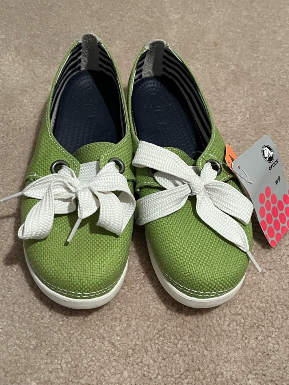 NWT Woman’s Crocs Green Canvas-Style Slip-On Sneakers with White Bow Laces S9